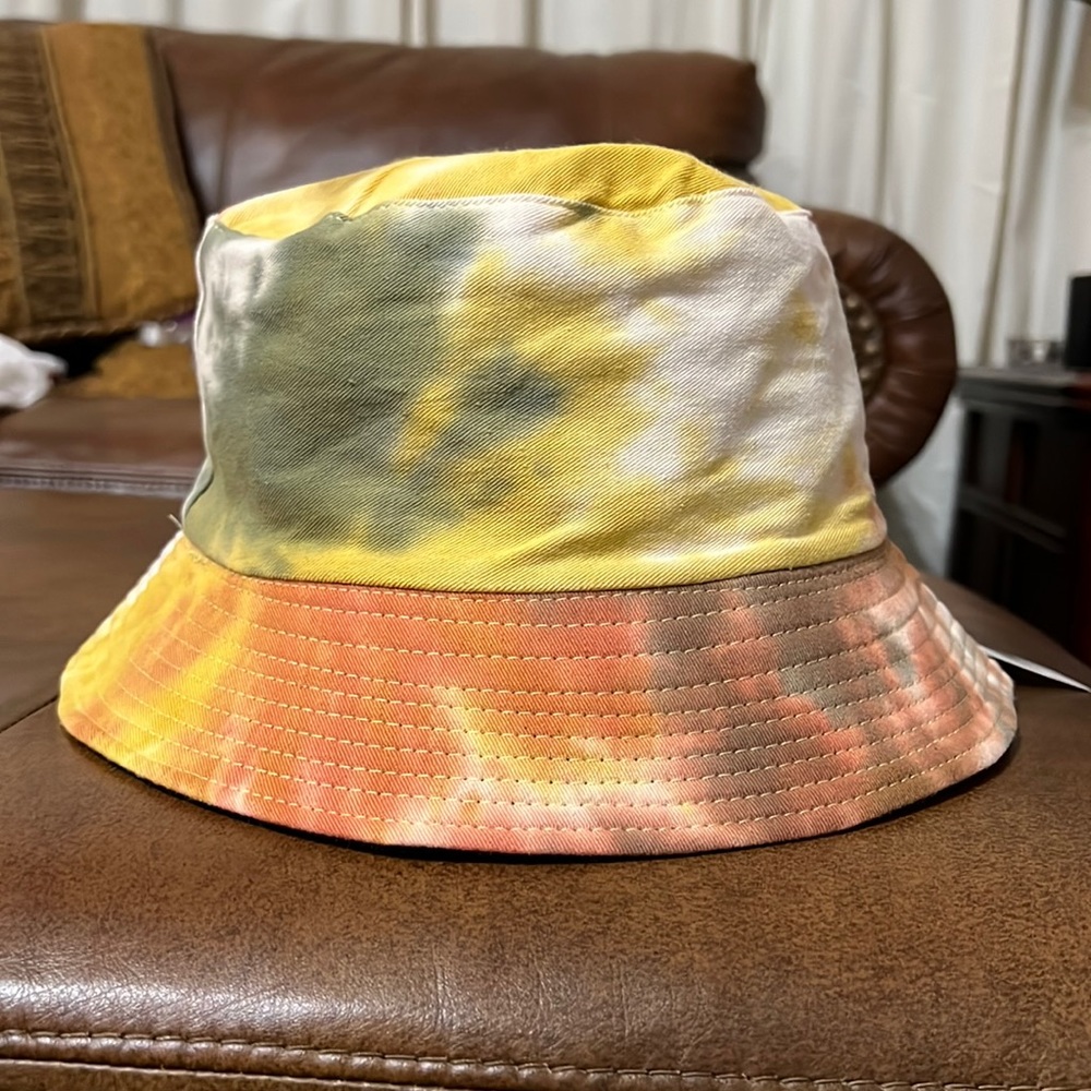NWT Reversible Bucket hat